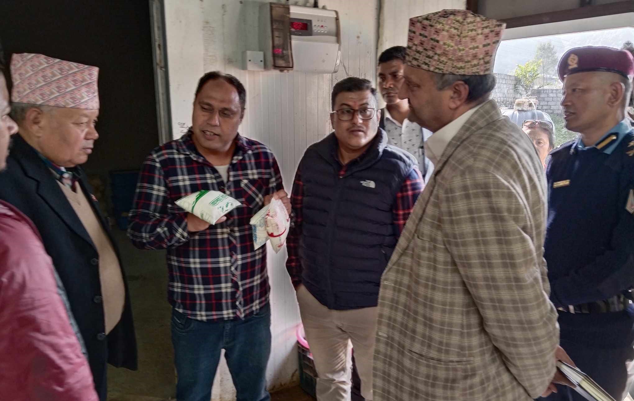 Slider Image: माननीय कृषि मन्त्री र जिल्ला प्रशासन कार्यालयबाट दुग्ध उद्योग अनुगमन